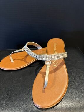 Embellished Gold T-Strap Sandals with Rhinestone Detail